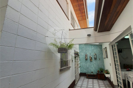 Sobrado à venda com 3 quartos, sendo 1 suíte,  em Jardim Rizzo, São Paulo, SP