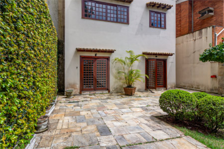 Casa à venda com 4 quartos, sendo 3 suítes,  no condomínio Vila das Flores, São Paulo - SP
