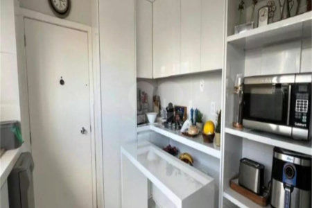 Apartamento à venda com 3 quartos, sendo 1 suíte, em Moema, São Paulo, SP