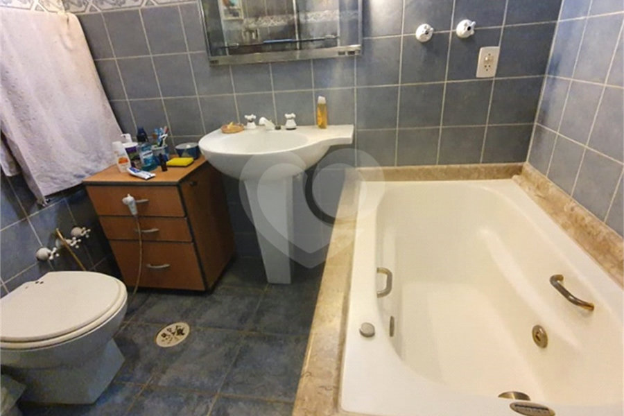 Sobrado à venda com 5 quartos, sendo 3 suítes, em Tremembé, São Paulo, SP