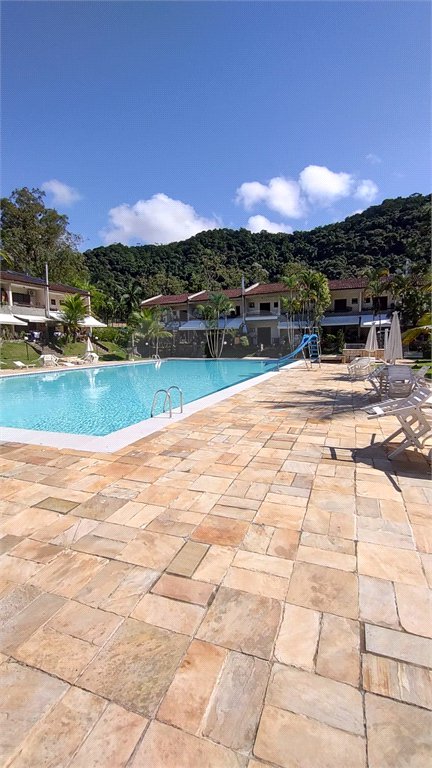 Duplex à venda com 3 quartos, sendo 1 suíte, em Enseada, Guarujá, SP