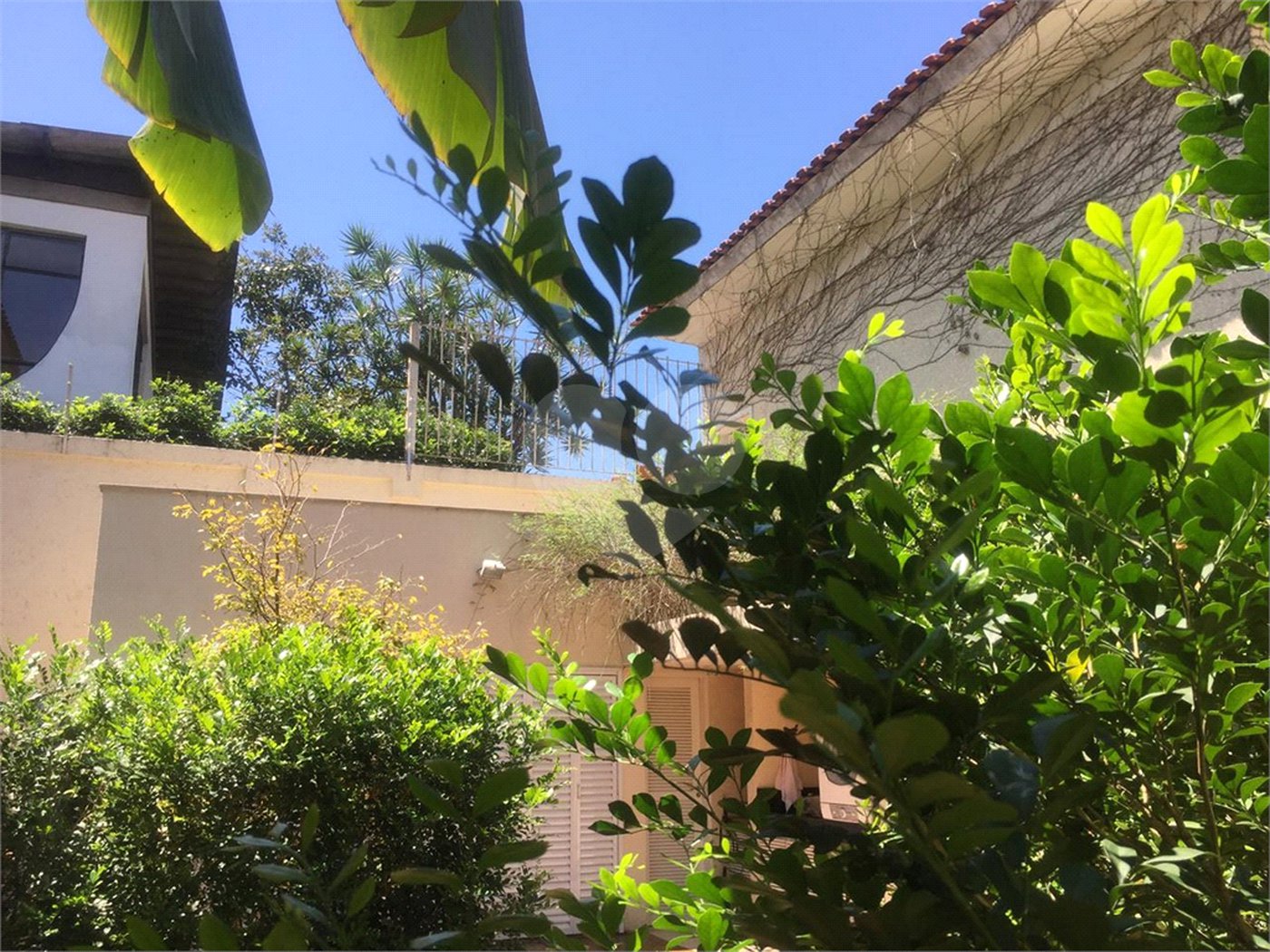 Sobrado à venda com 4 quartos, sendo 1 suíte, em Jardim Novo Mundo, São Paulo, SP