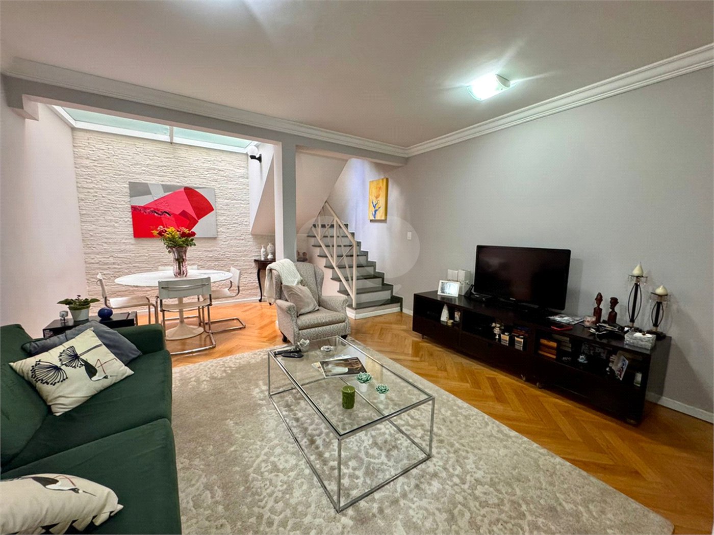 Casa à venda com 3 quartos, sendo 1 suíte, no condomínio Morada dos Pássaros, São Paulo - SP