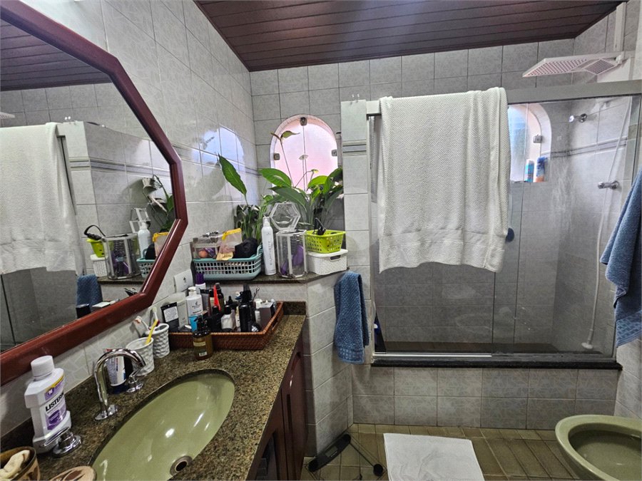 Sobrado à venda com 4 quartos, sendo 2 suítes, em Interlagos, São Paulo, SP