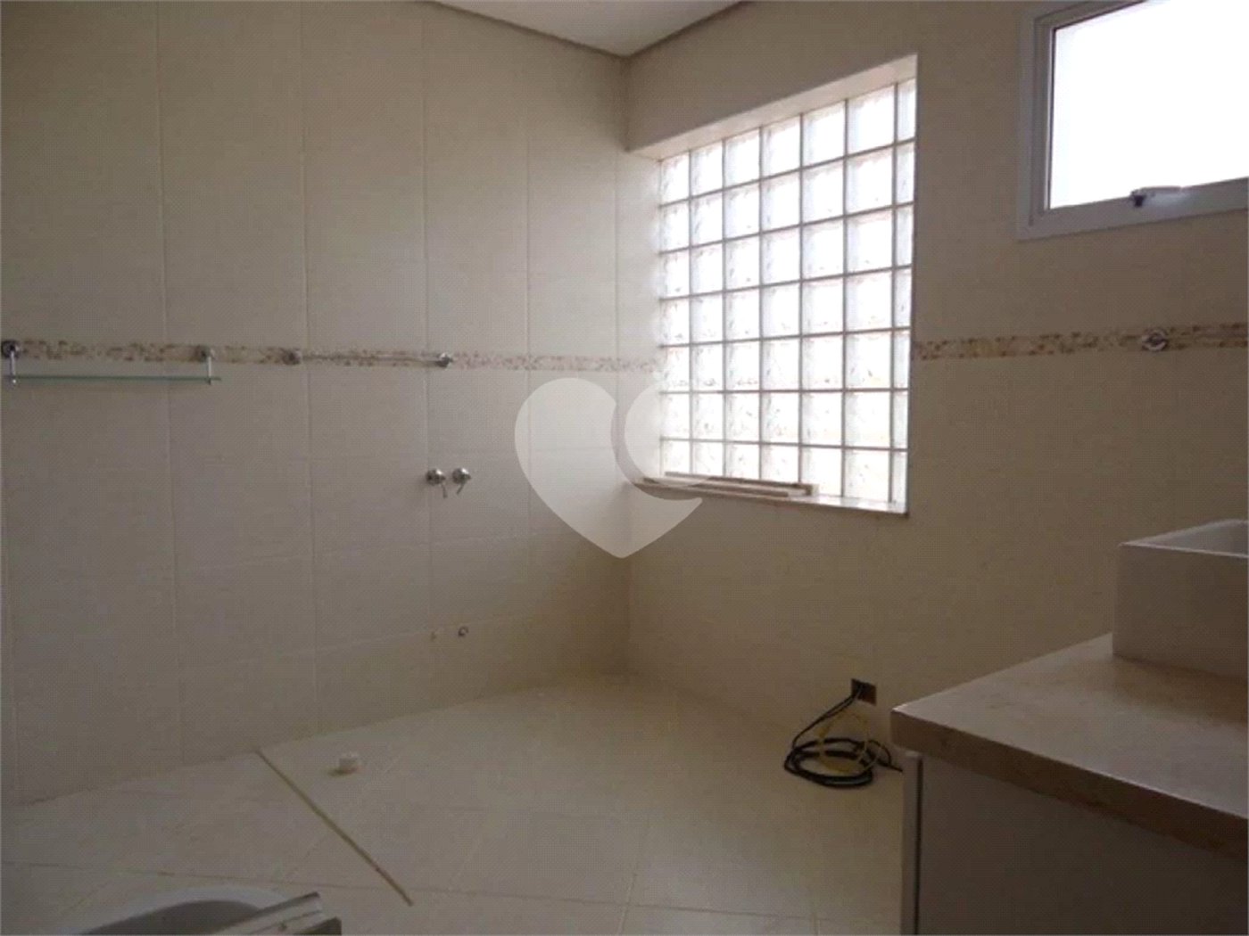 Sobrado à venda com 3 quartos, sendo 1 suíte, em Tremembé, São Paulo, SP