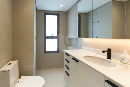 Apartamento à venda ou para alugar com 3 suítes em Moema, São Paulo, SP