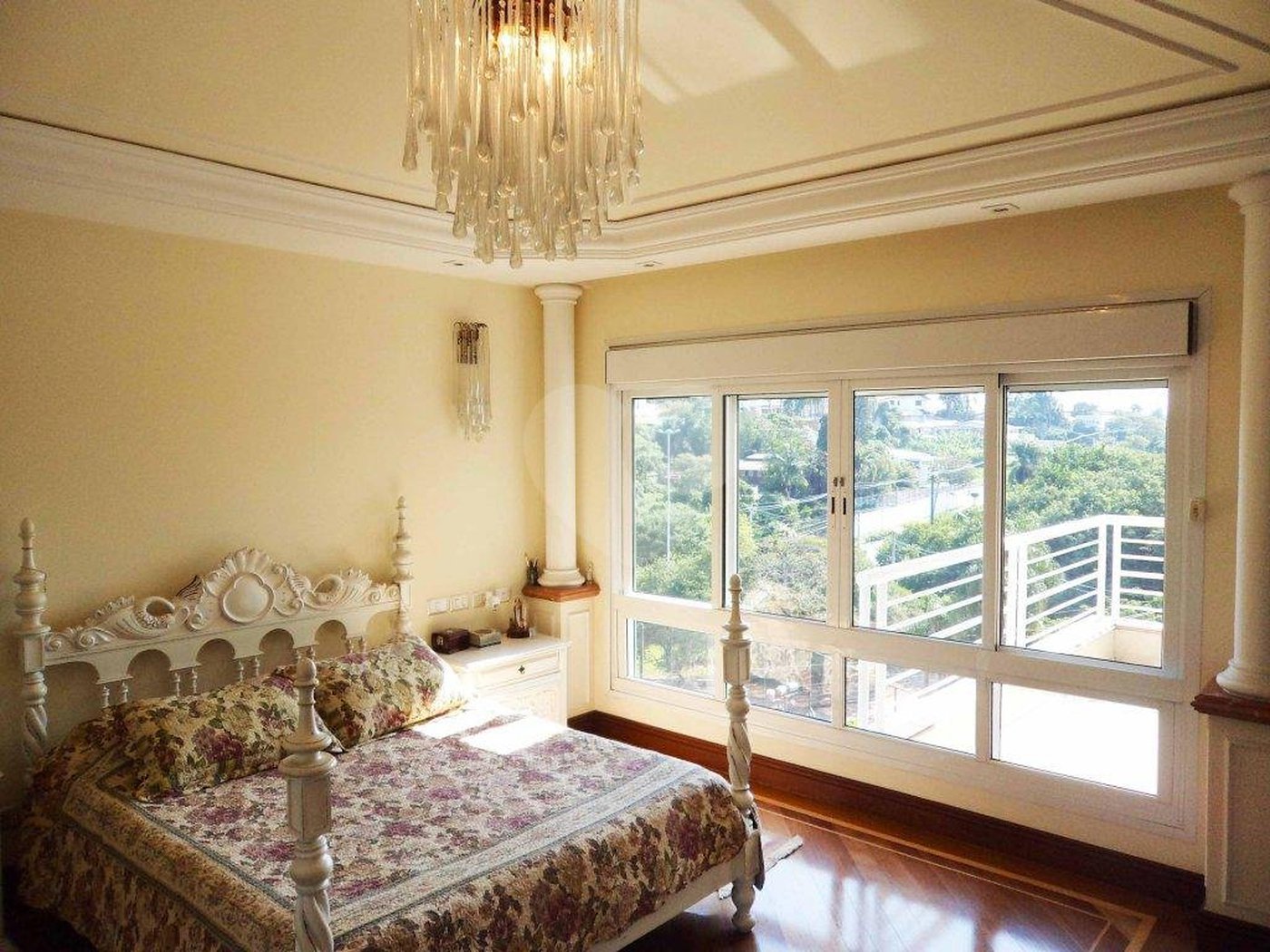 Casa à venda com 5 suítes em Jardim Leonor, São Paulo, SP