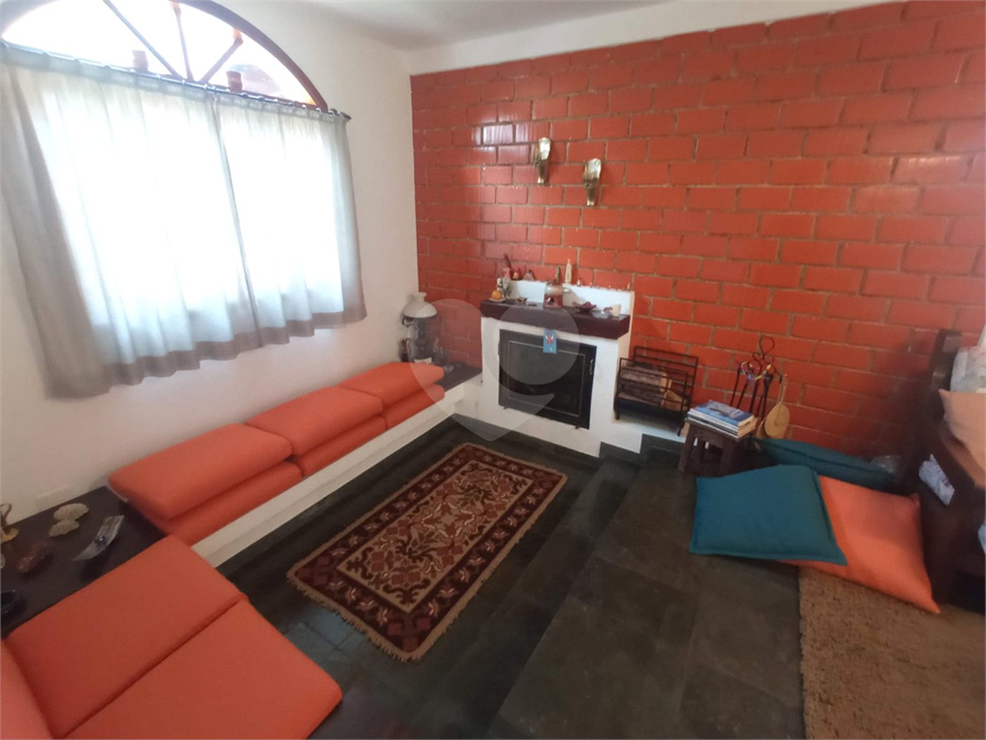 Casa à venda com 4 quartos, sendo 1 suíte, no condomínio Alpes da Cantareira, Mairiporã - SP