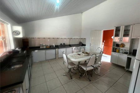 Casa à venda com 3 quartos, sendo 1 suíte, em Jardim Itália, Itapetininga, SP