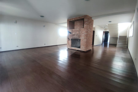 Sobrado à venda com 4 quartos, sendo 2 suítes, em Chácara Monte Alegre, São Paulo, SP