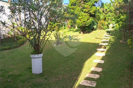 Casa Térrea à venda com 3 quartos, sendo 2 suítes,  em Vila Oliveira, Mogi das Cruzes, SP