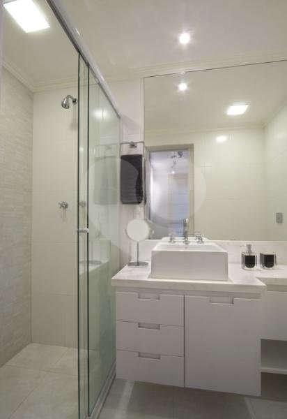 Apartamento à venda com 2 quartos, sendo 1 suíte, em Vila Olímpia, São Paulo, SP
