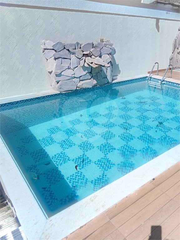 Casa à venda com 3 suítes no condomínio Residencial Jd. Floresta, São Paulo - SP