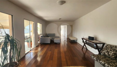 Apartamento à venda ou para alugar com 4 quartos, sendo 1 suíte,  em Vila Nova Conceição, São Paulo, SP