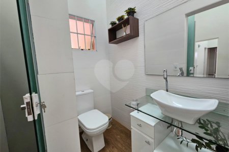 Casa à venda com 4 quartos, sendo 1 suíte,  no condomínio Jardim Shangri-lá, Atibaia - SP
