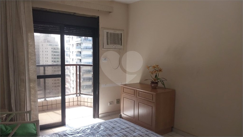 Apartamento à venda com 4 quartos, sendo 2 suítes, em Tombo, Guarujá, SP