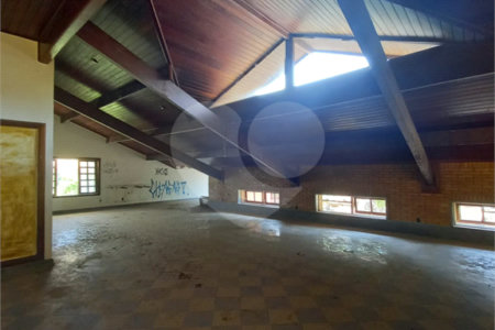 Casa à venda com 14 quartos, sendo 10 suítes, no condomínio Rua do Observatorio 2270, Vinhedo - SP