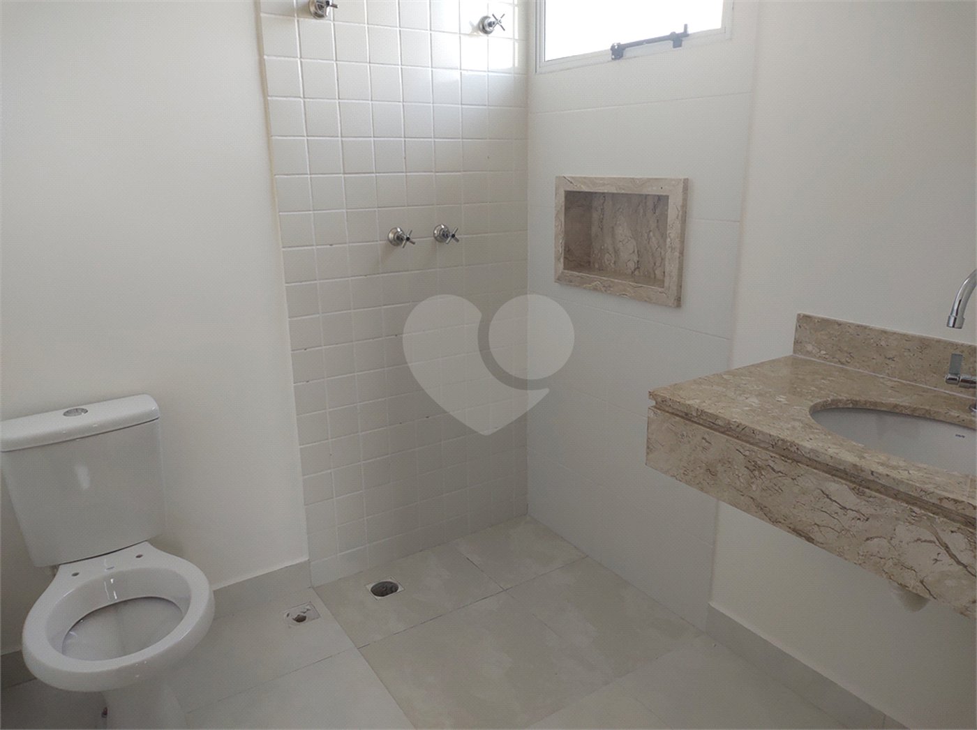 Casa Térrea à venda com 3 suítes em Jardim do Lago, Atibaia, SP