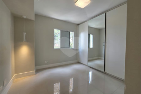 Casa à venda com 5 quartos, sendo 3 suítes, em Morumbi, São Paulo, SP