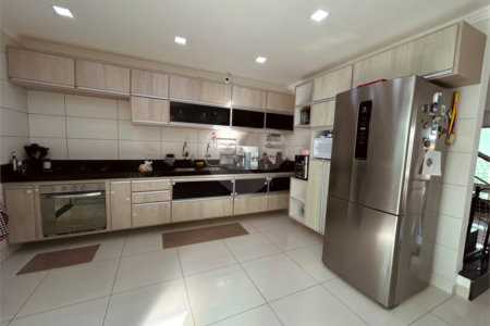 Duplex à venda com 1 quarto, sendo 3 suítes, em Taperapuan, Porto Seguro, BA