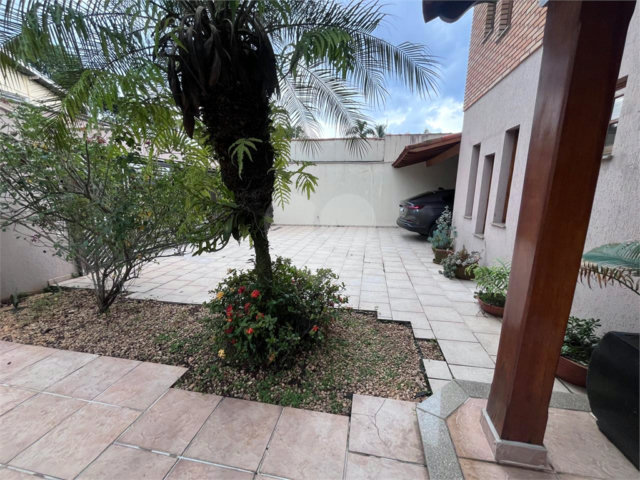 Casa à venda com 4 quartos, sendo 2 suítes,  no condomínio Jornalista Américo Ariza, São Paulo - SP