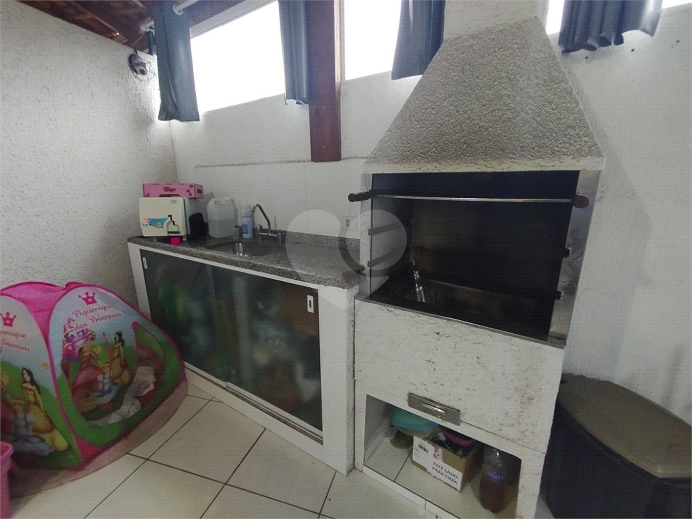 Casa à venda com 2 quartos, sendo 1 suíte, no condomínio Residencial Viva Vida, Cotia - SP
