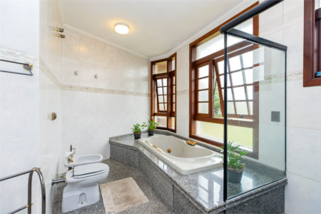 Casa à venda com 5 quartos, sendo 3 suítes, no condomínio Residencial Morumbi, São Paulo - SP