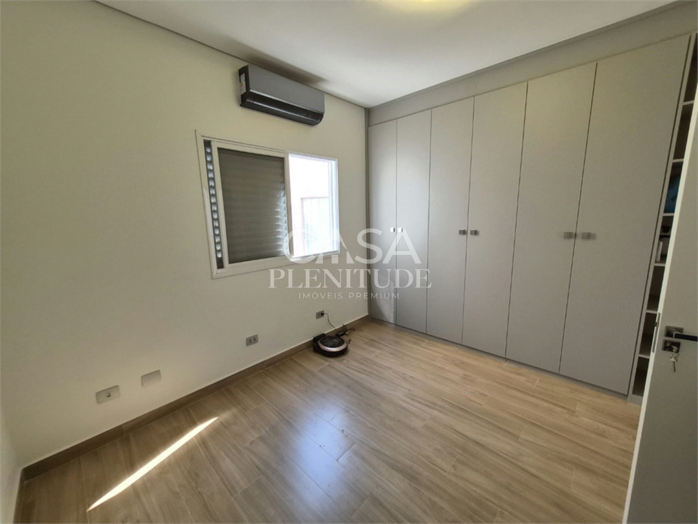 Casa em condomínio à venda com 4 quartos, sendo 3 suítes, em Iporanga, Sorocaba, SP