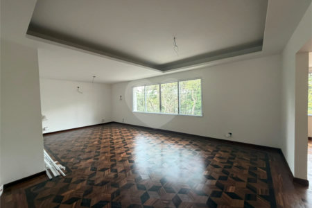 Casa à venda com 3 quartos, sendo 1 suíte, em Alto da Boa Vista, São Paulo, SP