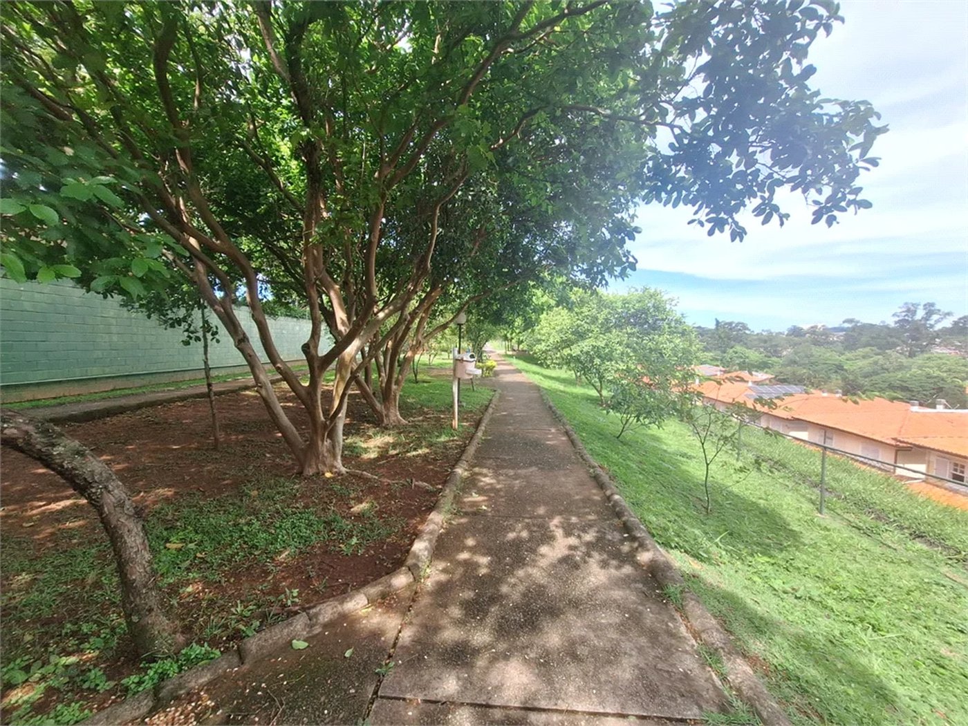 Casa à venda com 5 quartos, sendo 3 suítes, no condomínio Vila Panamericana, São Paulo - SP