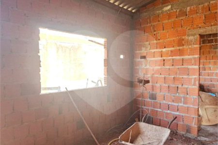 Casa à venda com 3 quartos, sendo 1 suíte, em Vila Áurea, Ponta Porã, MS