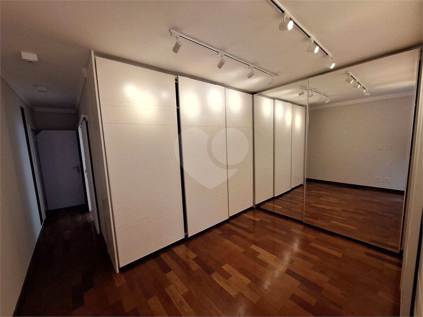 Casa à venda ou para alugar com 4 quartos, sendo 3 suítes, no condomínio Chácara Residencial Santa Maria, Votorantim - SP
