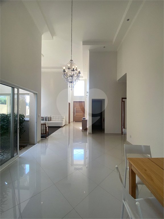 Casa à venda com 3 suítes no condomínio Palmeiras Imperiais, Salto - SP