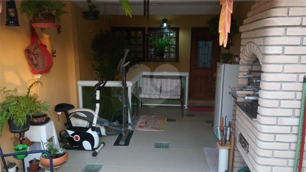 Casa à venda com 3 quartos, sendo 1 suíte, no condomínio Alcides Moreira, São Paulo - SP