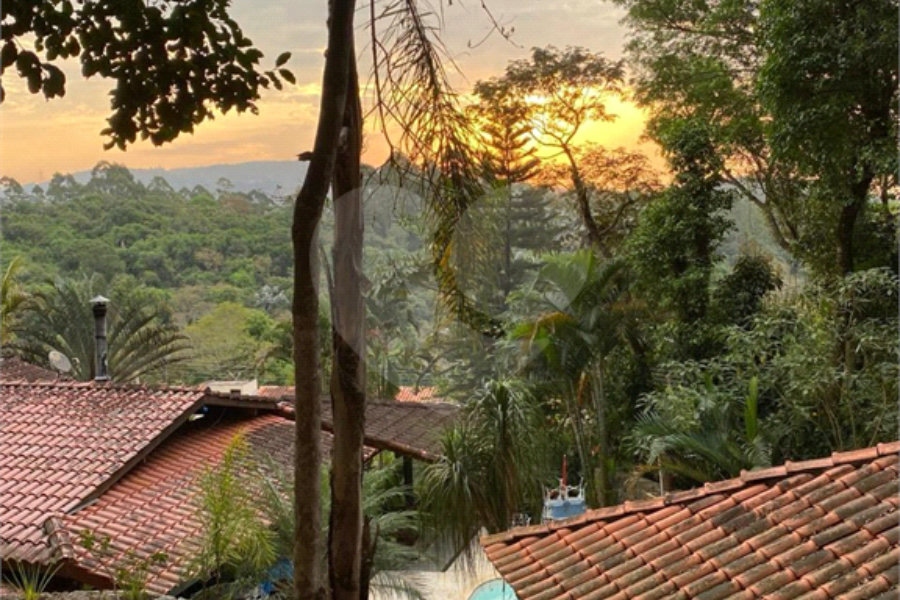 Casa à venda com 3 quartos, sendo 1 suíte, no condomínio Associação Reserva das Hortênsias, Mairiporã - SP