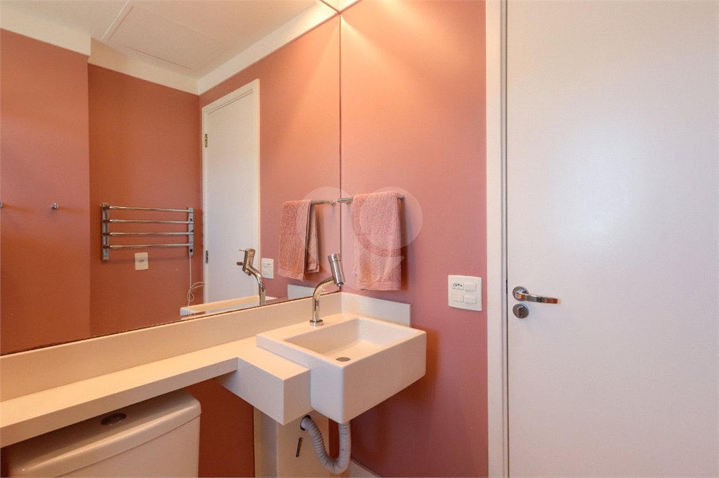 Apartamento à venda com 3 quartos, sendo 1 suíte,  em Vila Anastácio, São Paulo, SP