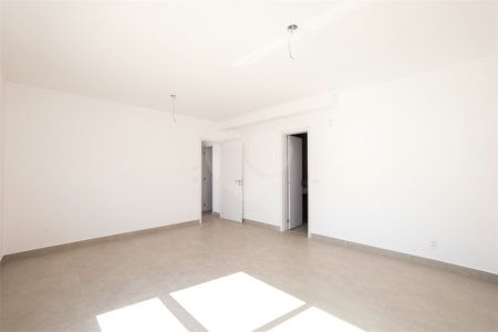 Apartamento à venda com 3 quartos, sendo 1 suíte,  em Vila Sofia, São Paulo, SP