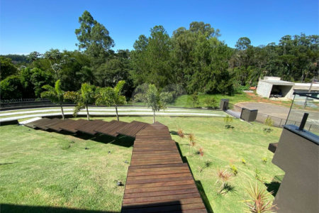 Casa à venda com 4 quartos, sendo 3 suítes,  no condomínio Jardim das Palmeiras, Bragança Paulista - SP