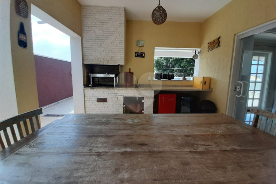 Sobrado à venda com 4 quartos, sendo 3 suítes, em Tremembé, São Paulo, SP