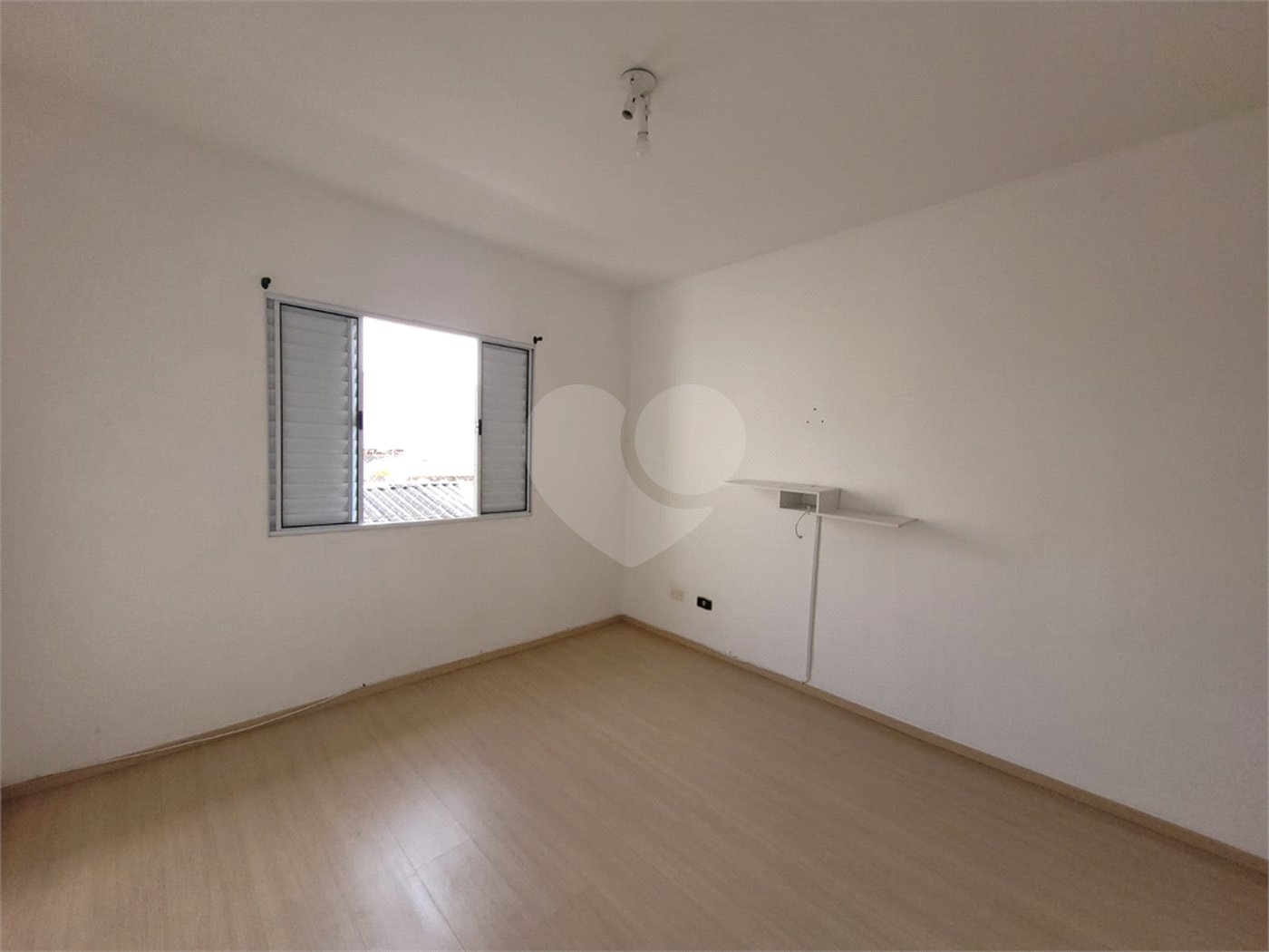 Casa à venda com 3 quartos, sendo 1 suíte, em Parque Maria Domitila, São Paulo, SP