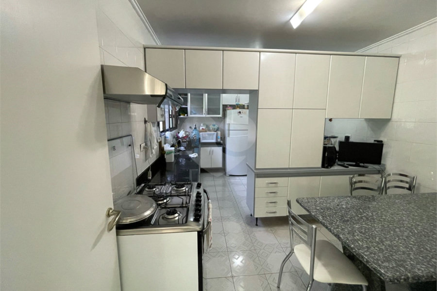 Sobrado à venda com 3 quartos, sendo 1 suíte, em Vila Paiva, São Paulo, SP