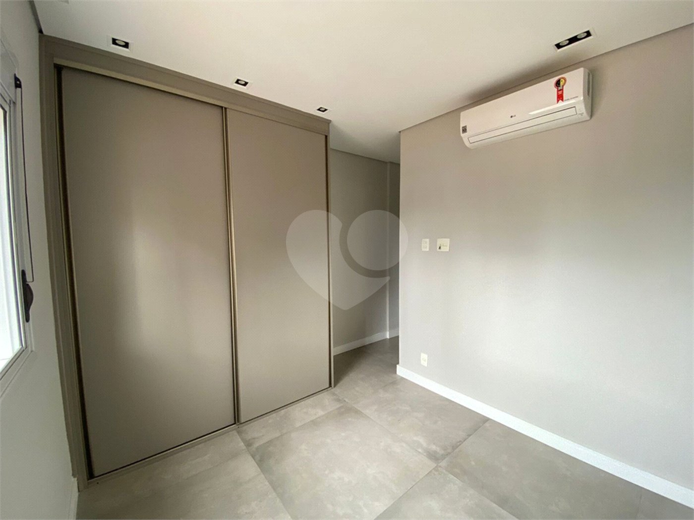 Apartamento para alugar com 2 quartos, sendo 1 suíte,  em Vila Gertrudes, São Paulo, SP