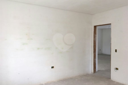 Casa à venda com 4 quartos, sendo 3 suítes,  em Vila Monumento, São Paulo, SP