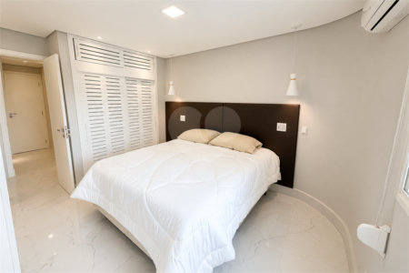 Apartamento à venda com 5 suítes em Parque Enseada, Guarujá, SP