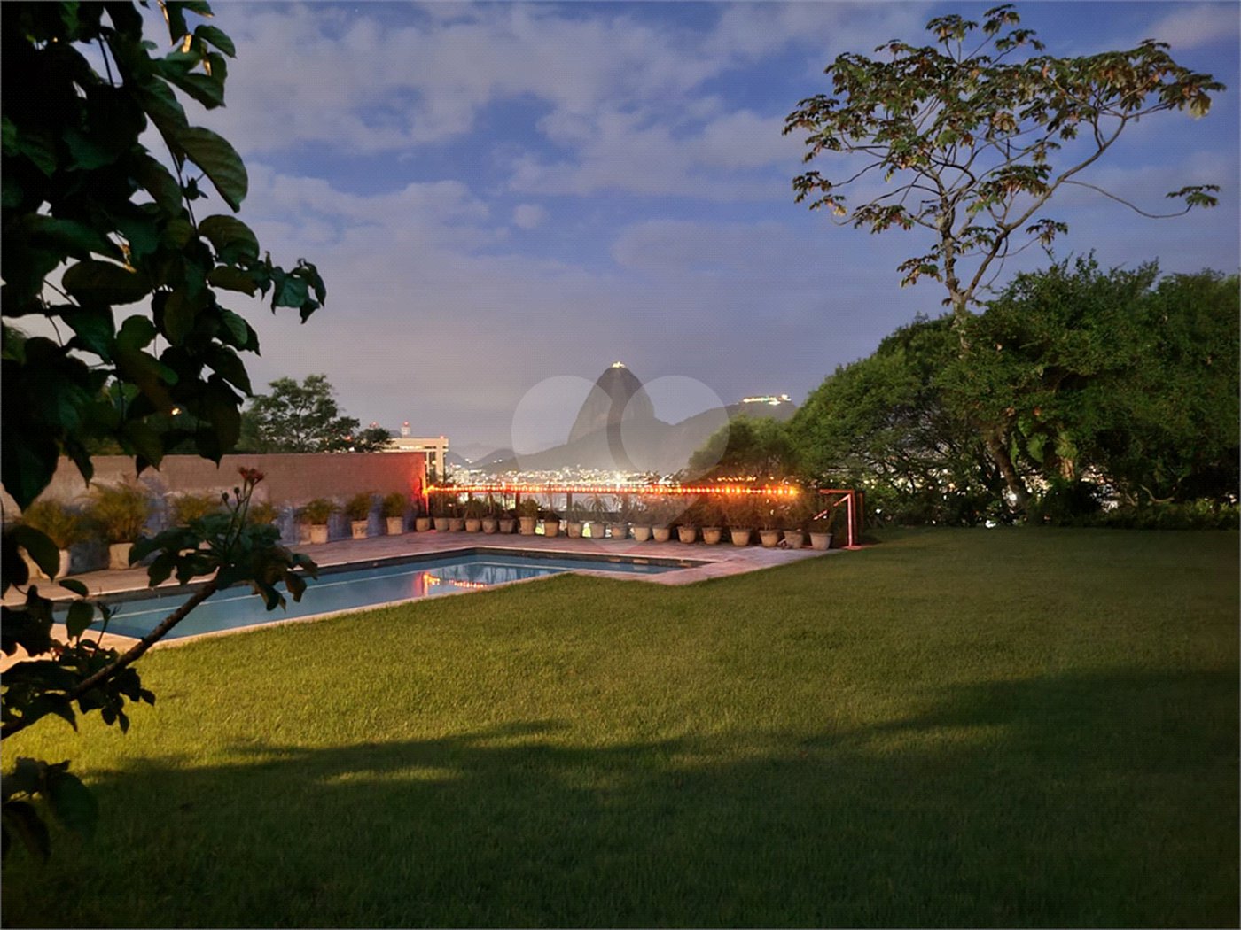 Casa à venda com 3 quartos, sendo 1 suíte, em Botafogo, Rio de Janeiro, RJ