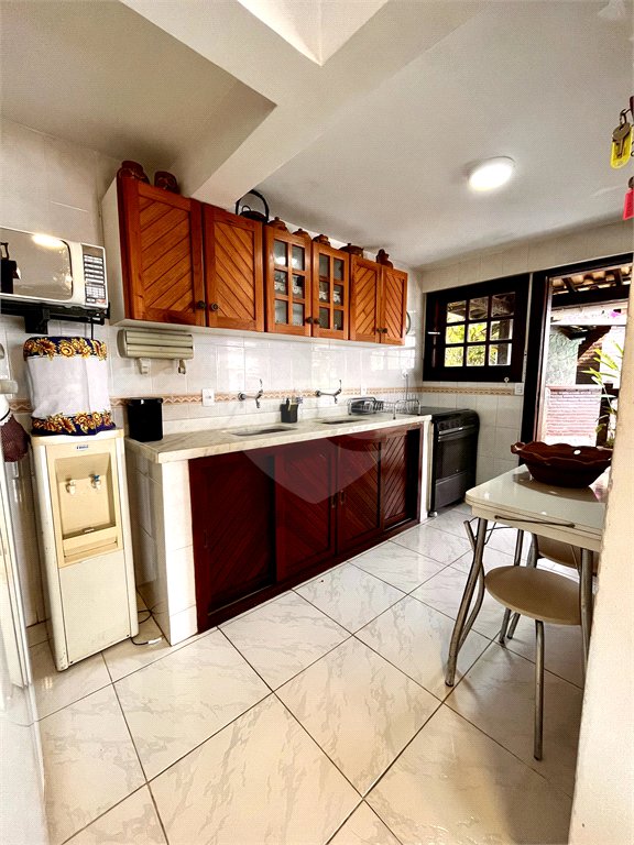 Casa à venda com 6 quartos, sendo 5 suítes,  em Alto de Búzios, Armação dos Búzios, RJ