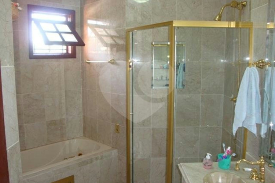 Sobrado à venda com 4 quartos, sendo 3 suítes,  em Horto Florestal, São Paulo, SP