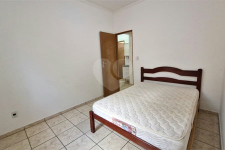 Casa para alugar com 3 quartos, sendo 1 suíte, no condomínio Santa Mônica, Atibaia - SP
