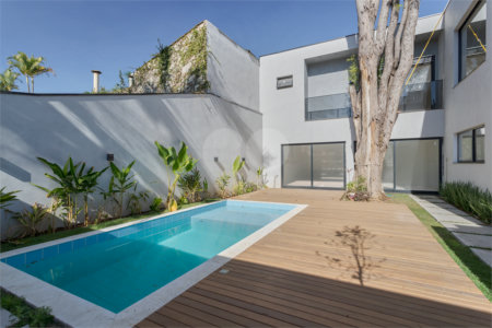 Casa à venda com 4 suítes no condomínio Villa Suiça, São Paulo - SP