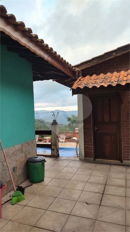 Casa à venda com 4 quartos, sendo 1 suíte, no condomínio Parque Suiça, Caieiras - SP